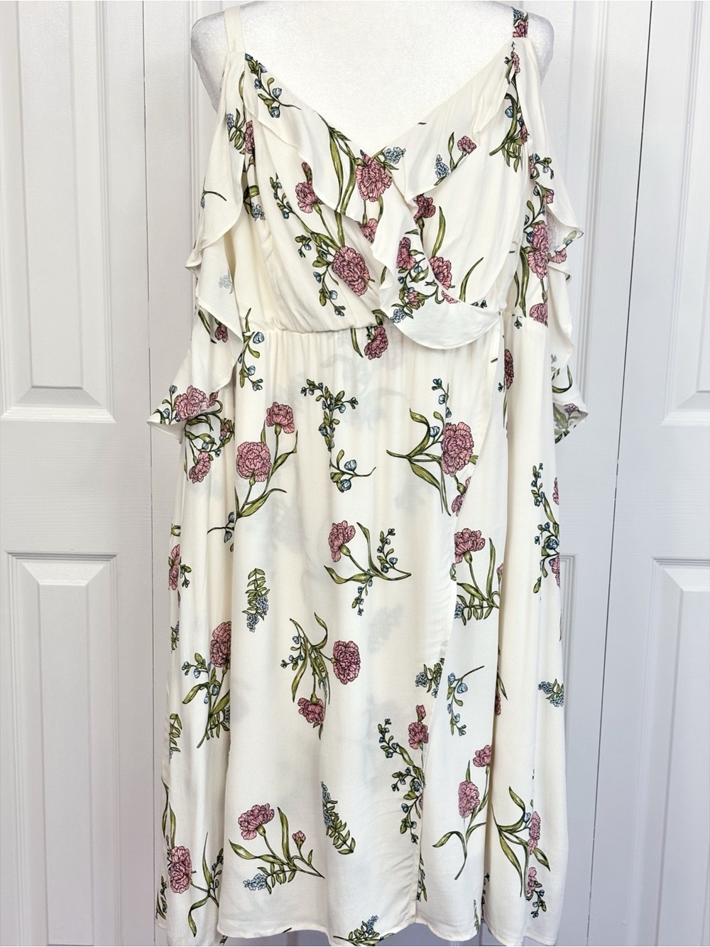 NWT Torrid Ivory Cream Floral Print Ruffle Cold Shoulder Midi Dress 30